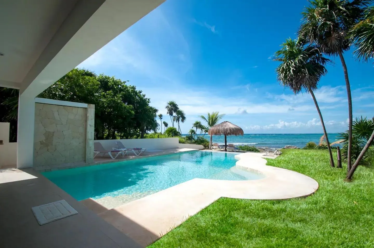 Beachfront Luruxy Villa In Tulum Pueblo