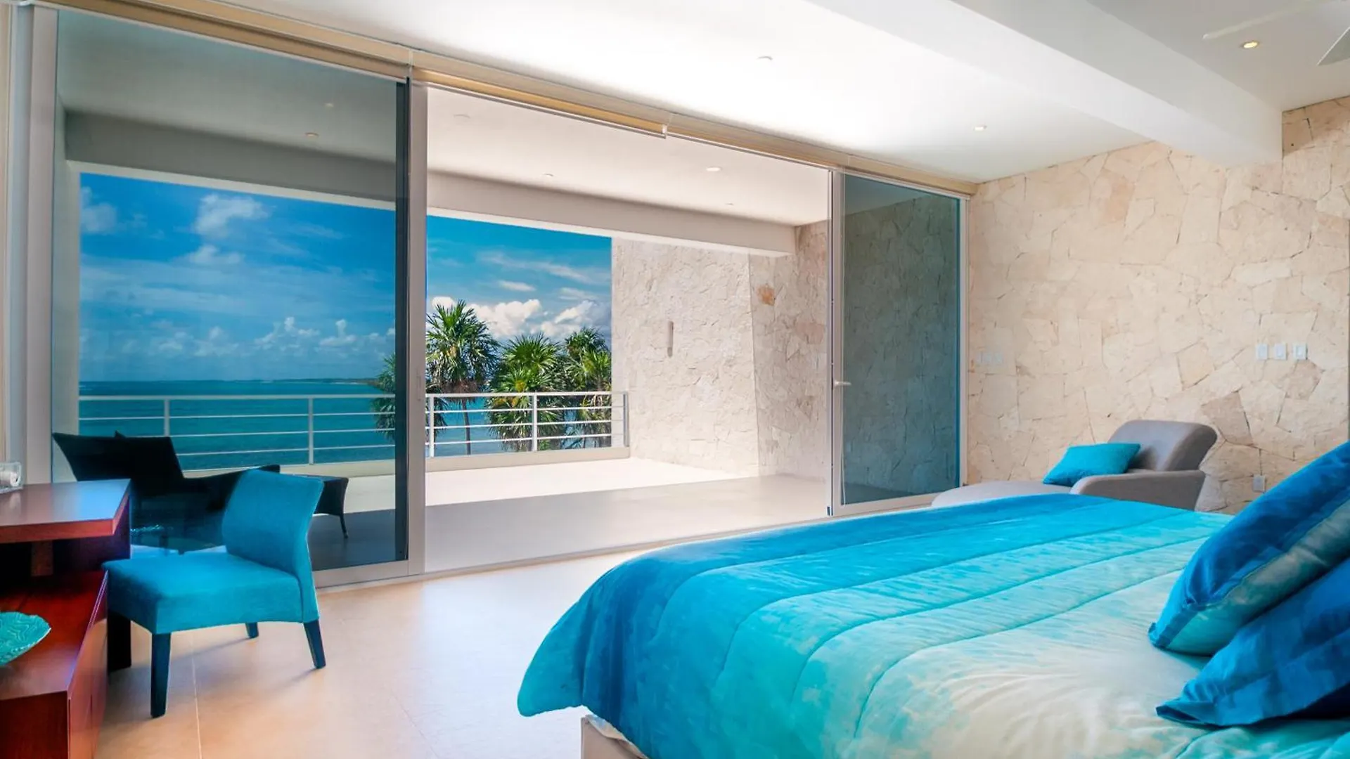 Beachfront Luruxy Villa In Tulum Pueblo